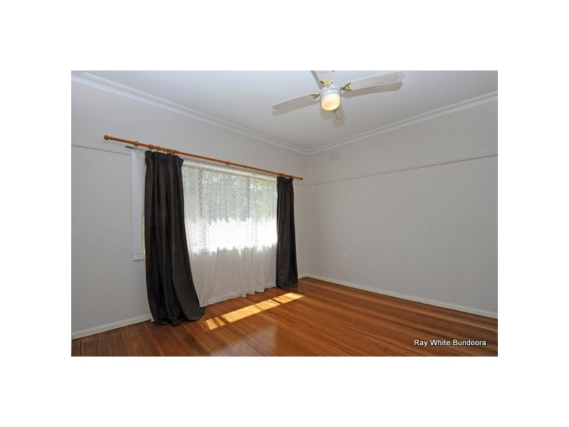 18 Maryborough Ave, Kingsbury VIC 3083