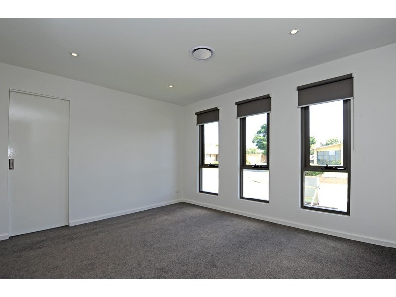 2/1 Olympic Street, Bundoora VIC 3083