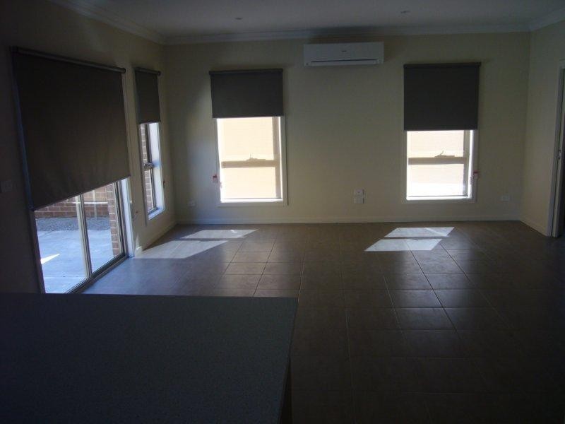 2/1 Nirvana Drive, South Morang VIC 3752