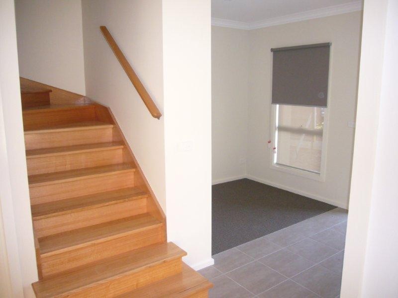 2/1 Nirvana Drive, South Morang VIC 3752