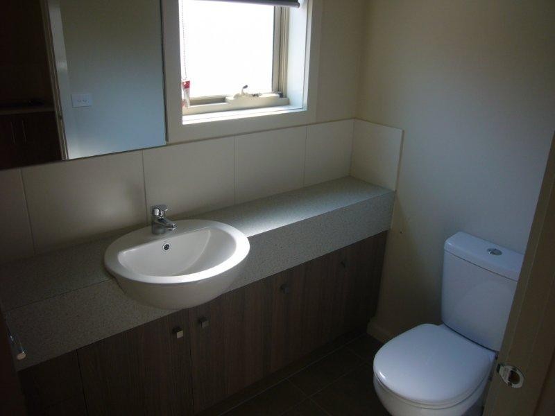 2/1 Nirvana Drive, South Morang VIC 3752