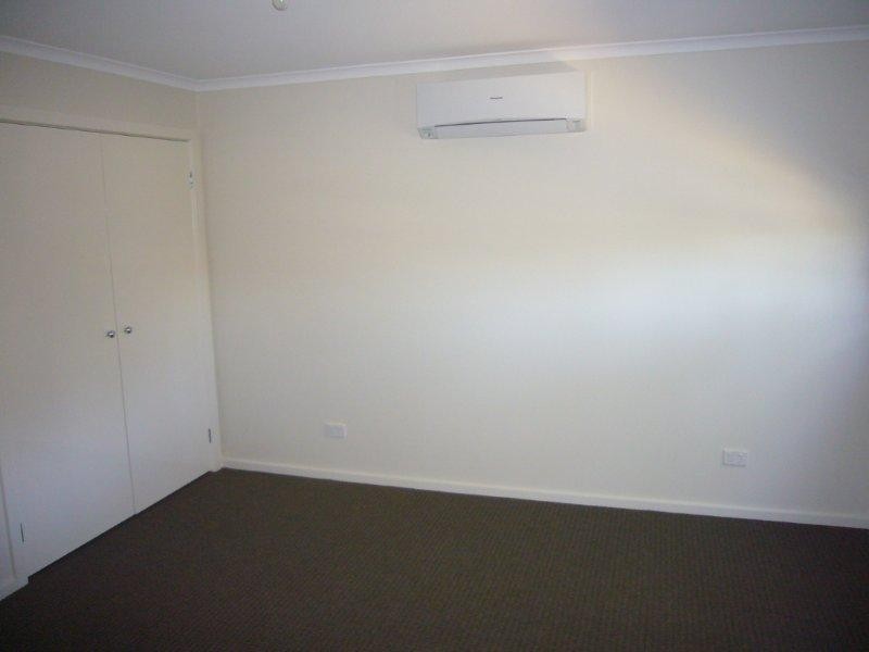 2/1 Nirvana Drive, South Morang VIC 3752