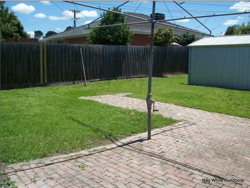 8 Neilsen Crescent, Bundoora VIC 3083