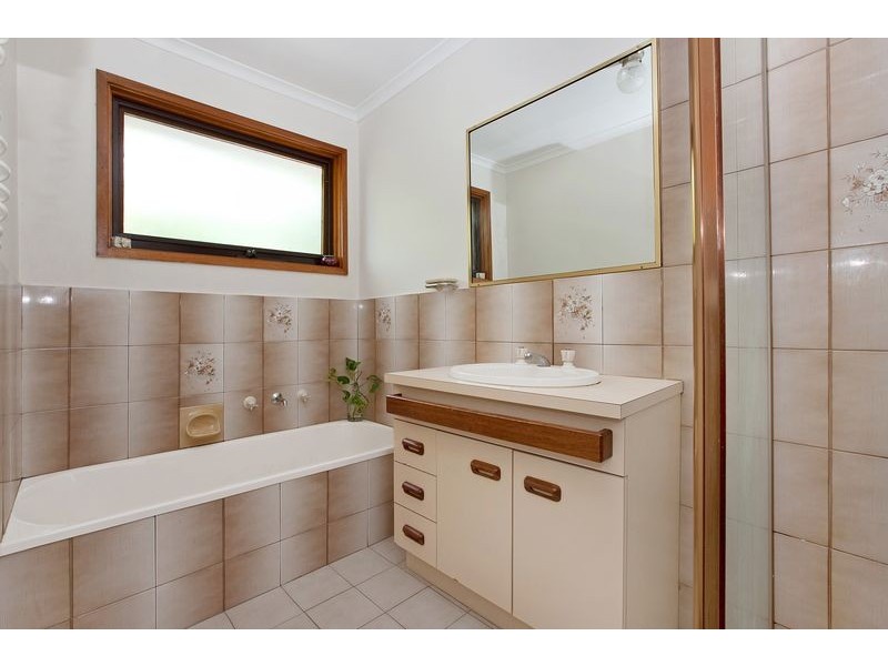 20 Veronica Cres, Mill Park VIC 3082