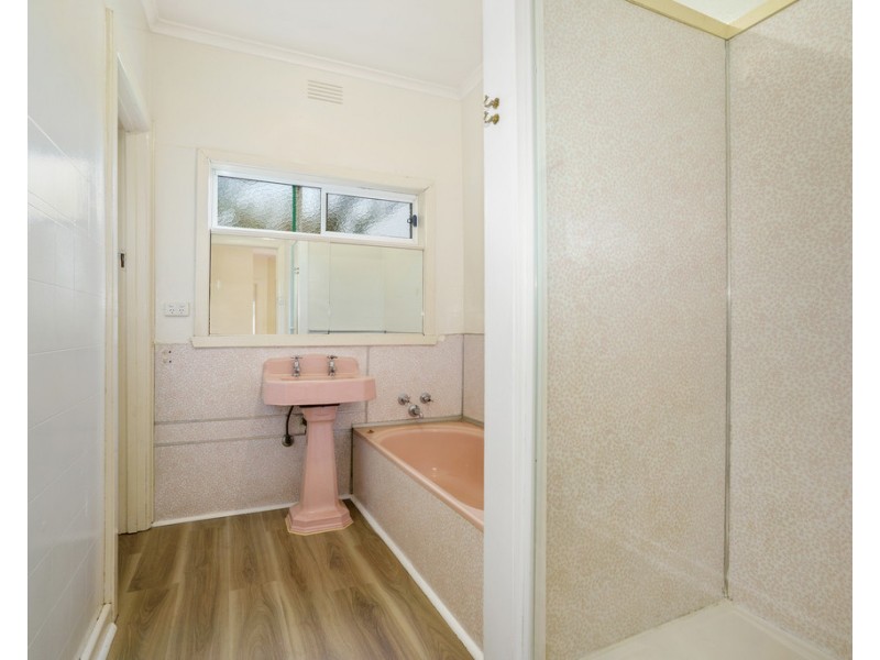 13 Scott Grove, Kingsbury VIC 3083