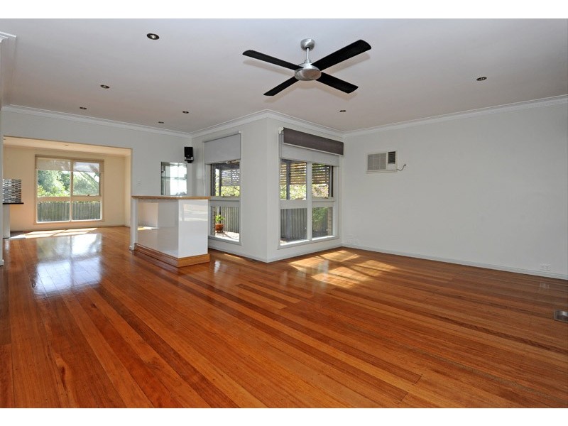 11 Bernard Crescent, Bundoora VIC 3083