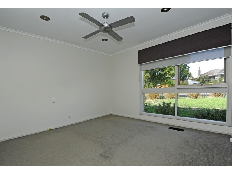 11 Bernard Crescent, Bundoora VIC 3083