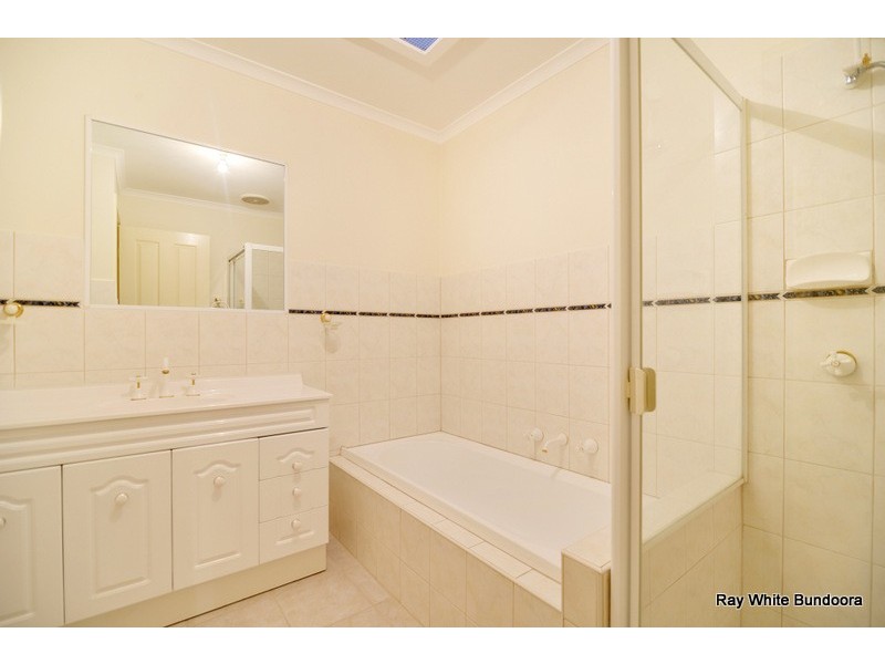 2/2 Shoalhaven Street, Bundoora VIC 3083