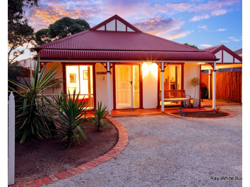 6 Silvertop Court, Mill Park VIC 3082