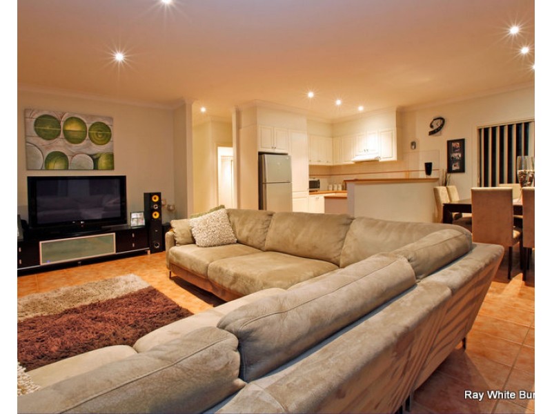 6 Silvertop Court, Mill Park VIC 3082