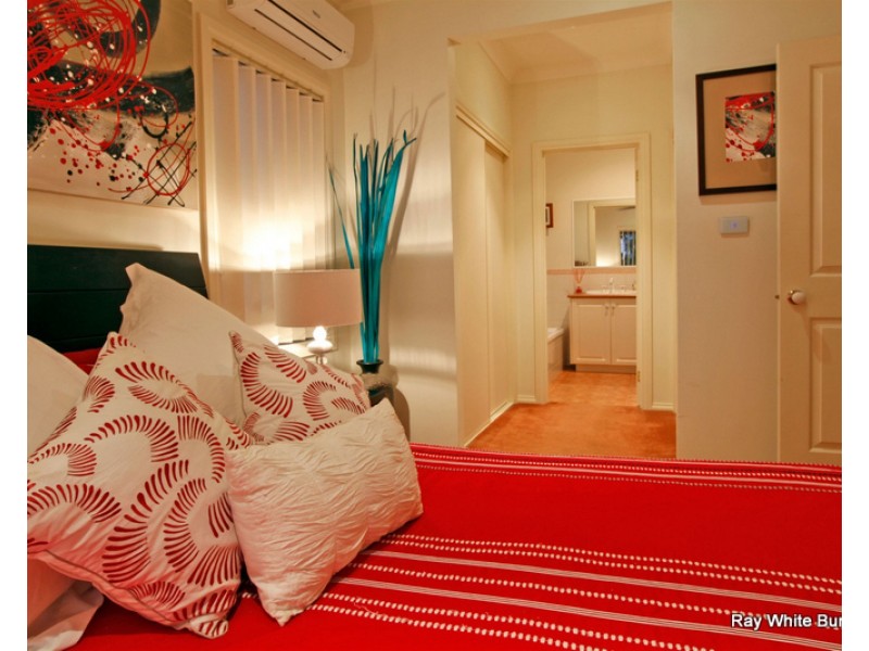 6 Silvertop Court, Mill Park VIC 3082