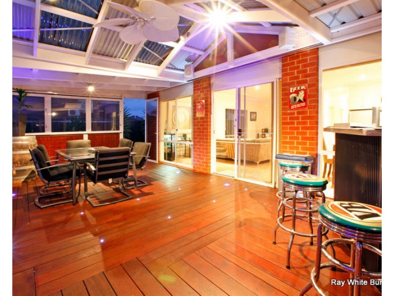 6 Silvertop Court, Mill Park VIC 3082