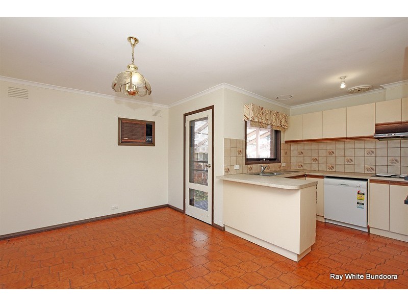 7 Landy Close, Mill Park VIC 3082