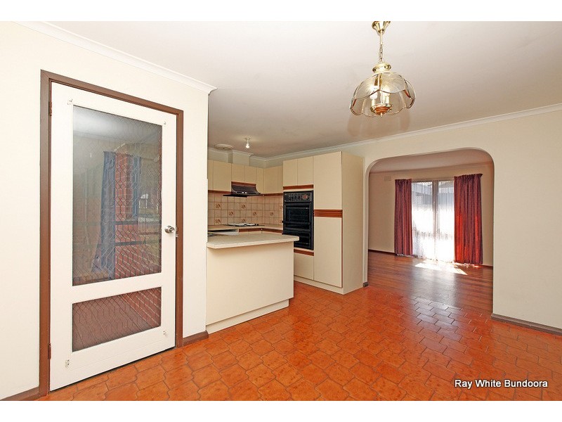 7 Landy Close, Mill Park VIC 3082