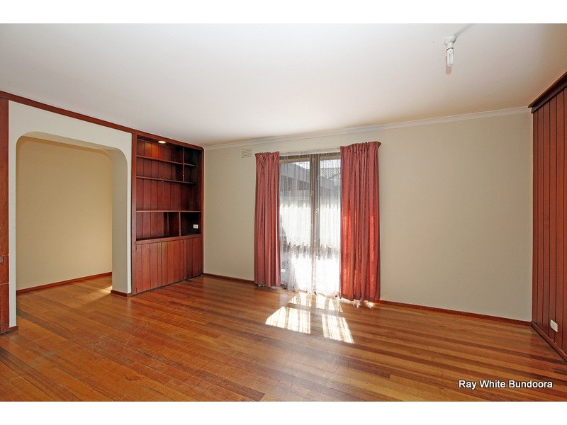 7 Landy Close, Mill Park VIC 3082