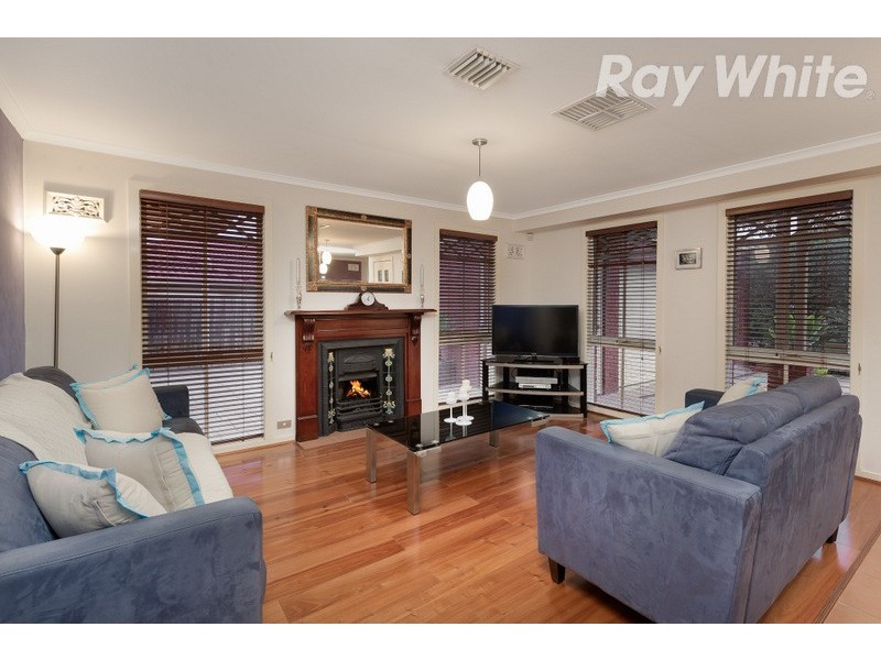 11 Adam Place, Mill Park VIC 3082
