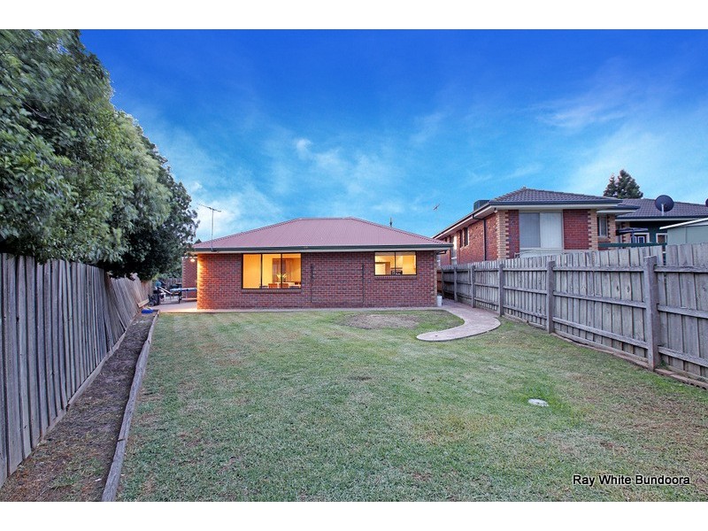 8 Callan Court, Mill Park VIC 3082