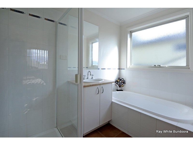 4 Flame Crescent, South Morang VIC 3752