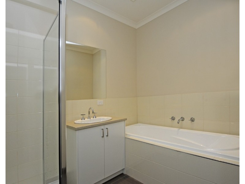 1 and 3/28 Lindsay Street, Macleod VIC 3085