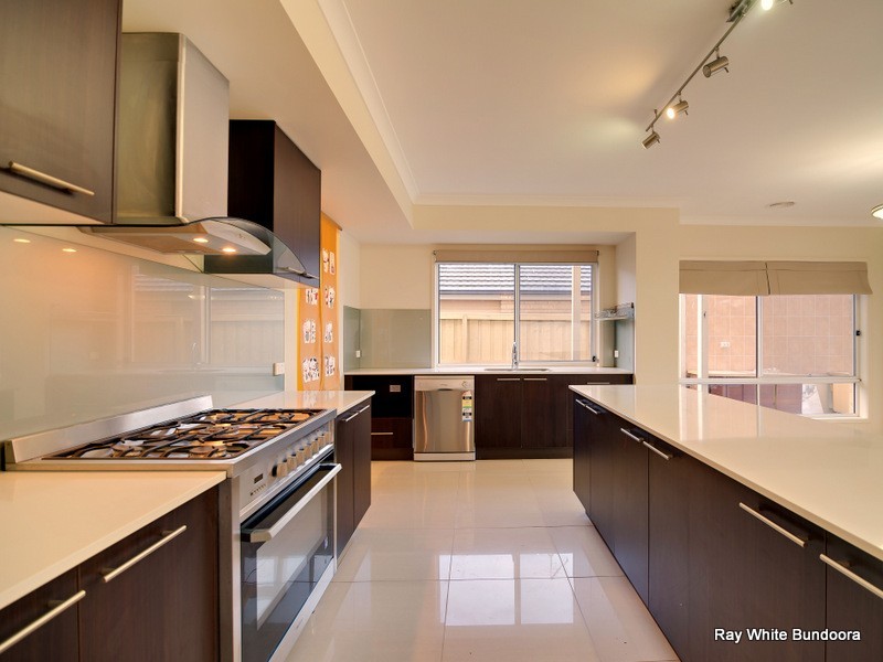 18 Sargood Drive, South Morang VIC 3752