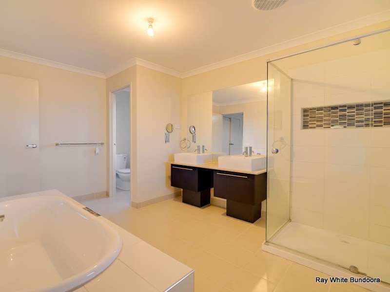 18 Sargood Drive, South Morang VIC 3752