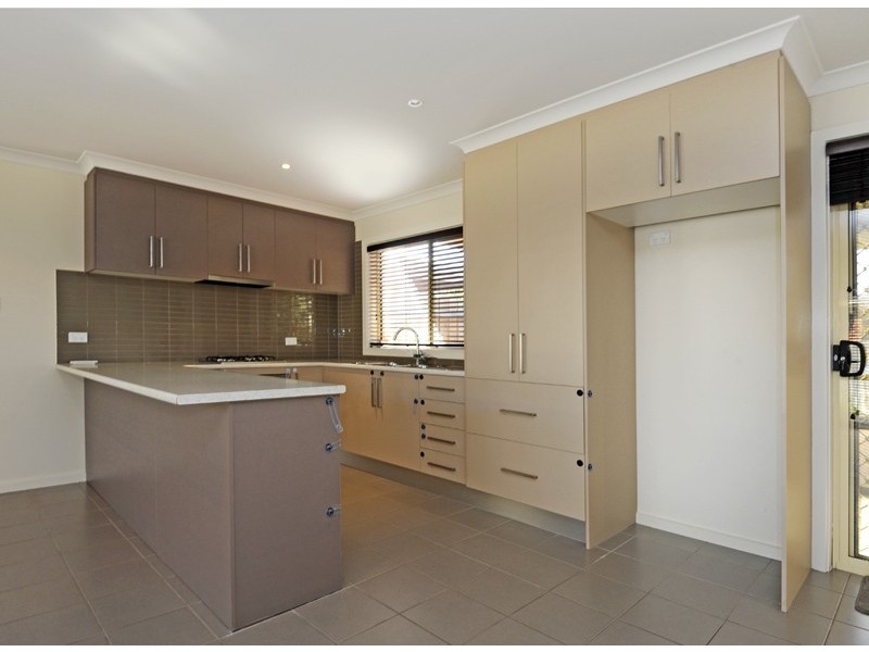 2/10 Wilgah Street, Thomastown VIC 3074