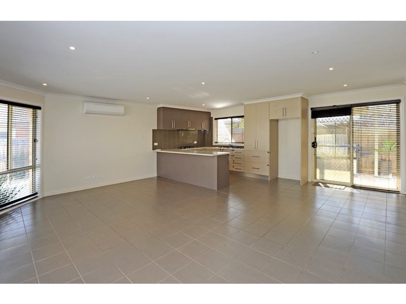 2/10 Wilgah Street, Thomastown VIC 3074