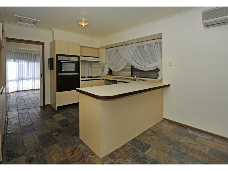 6 Ivy Court, Mill Park VIC 3082