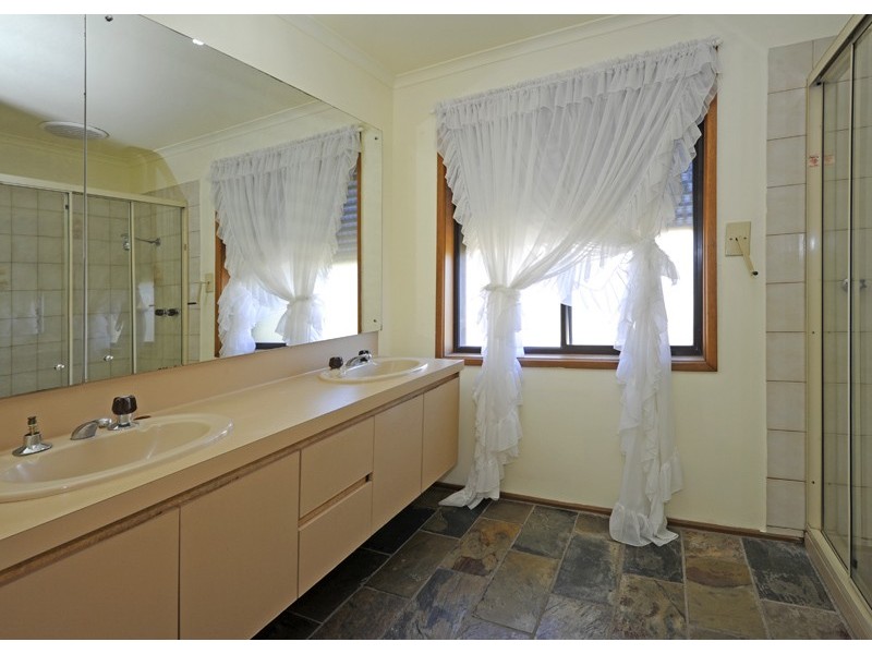 6 Ivy Court, Mill Park VIC 3082