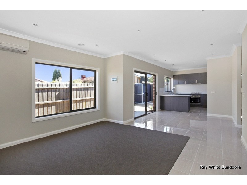 2/15 Monterey Court, Mill Park VIC 3082
