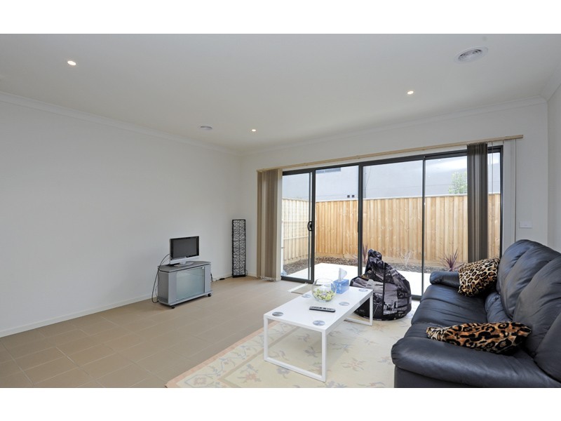 8 Pin Oak Mews, Epping VIC 3076