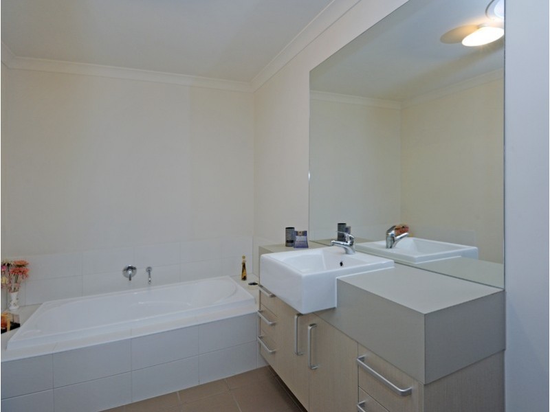 8 Pin Oak Mews, Epping VIC 3076