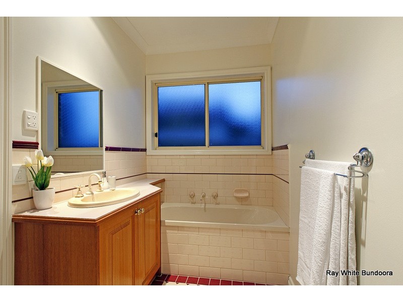 4 Kingfisher Place, South Morang VIC 3752