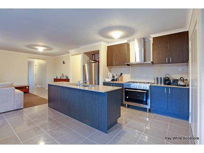 4 Estuary Court, Doreen VIC 3754