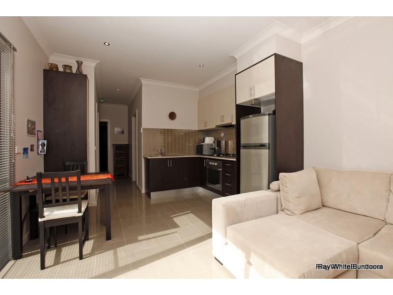 2/37 Cash Street, Kingsbury VIC 3083