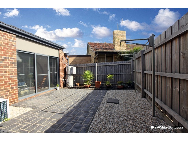 2/37 Cash Street, Kingsbury VIC 3083