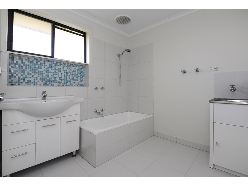 2/18 Powell Street, Reservoir VIC 3073