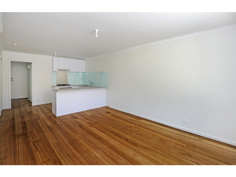 2/18 Powell Street, Reservoir VIC 3073
