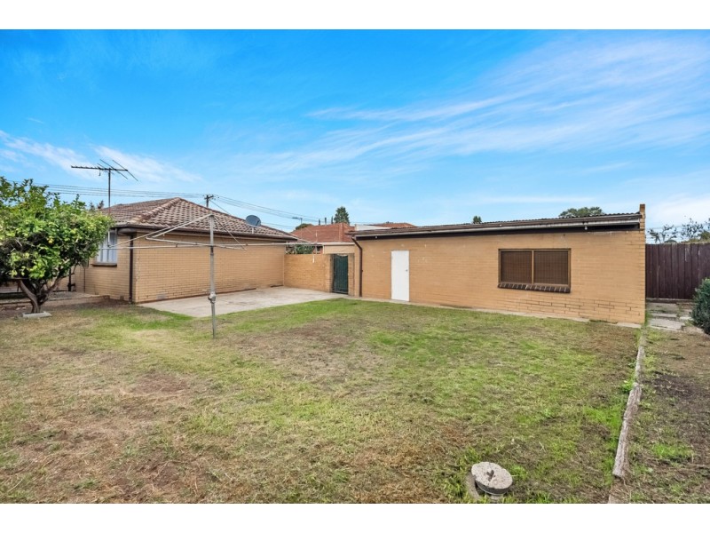 15 Canberra Grove, Lalor VIC 3075