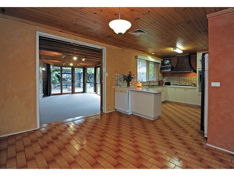 7 Dalray Close, Mill Park VIC 3082