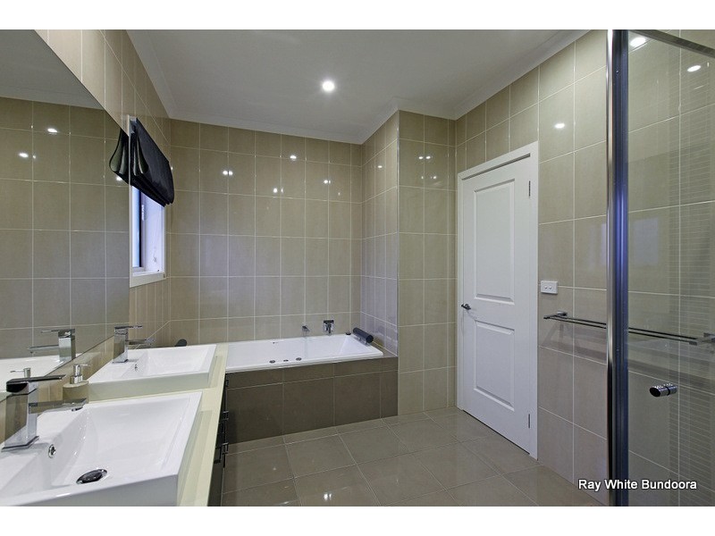 2 Eden Court, South Morang VIC 3752