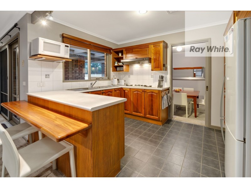 17 Grevillia Drive, Mill Park VIC 3082