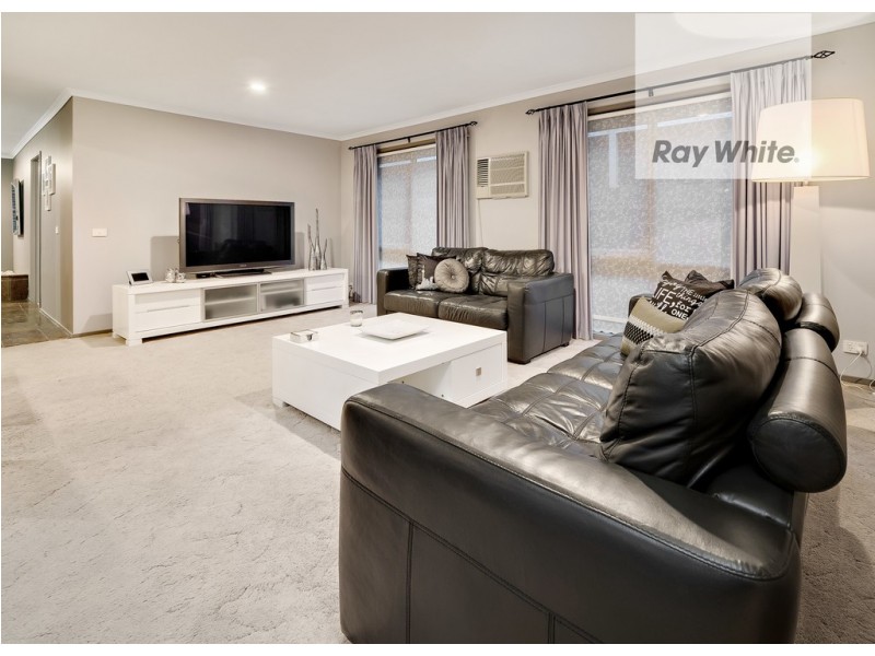 17 Grevillia Drive, Mill Park VIC 3082