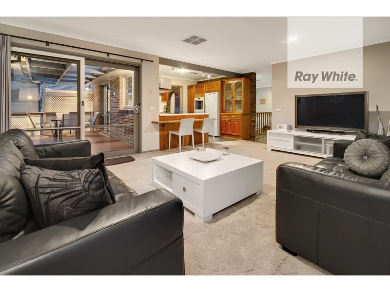 17 Grevillia Drive, Mill Park VIC 3082