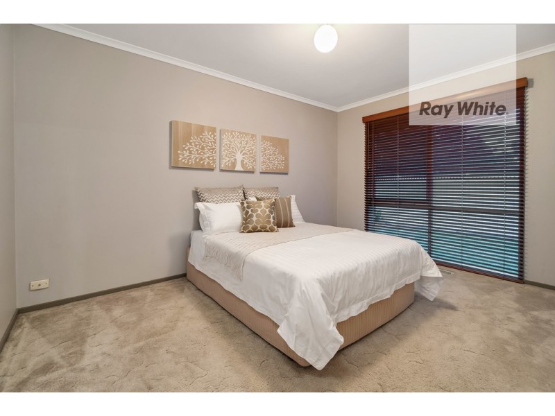 17 Grevillia Drive, Mill Park VIC 3082