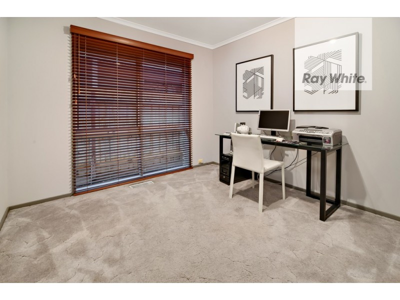 17 Grevillia Drive, Mill Park VIC 3082