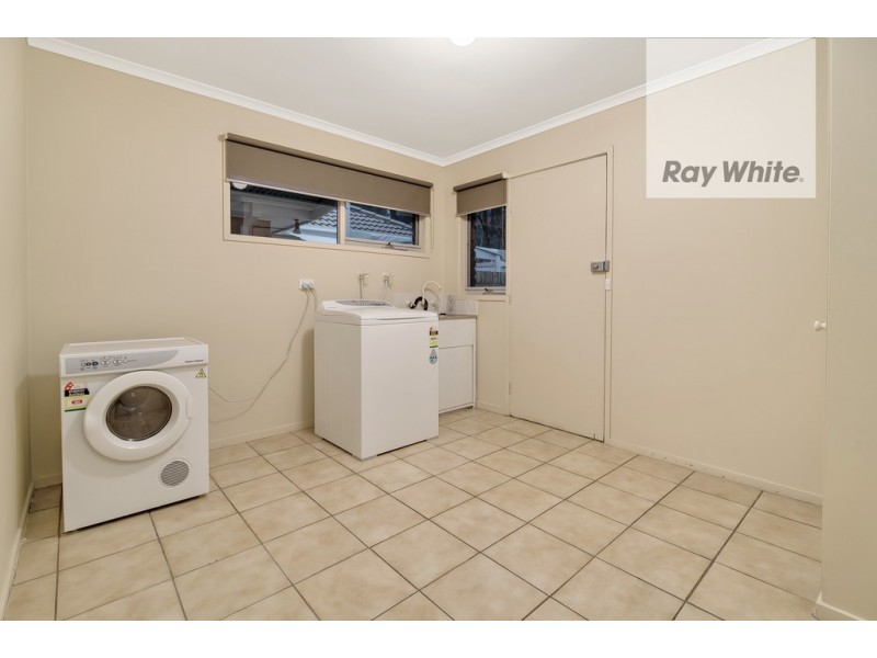 17 Grevillia Drive, Mill Park VIC 3082