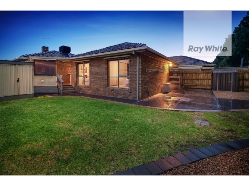 17 Grevillia Drive, Mill Park VIC 3082