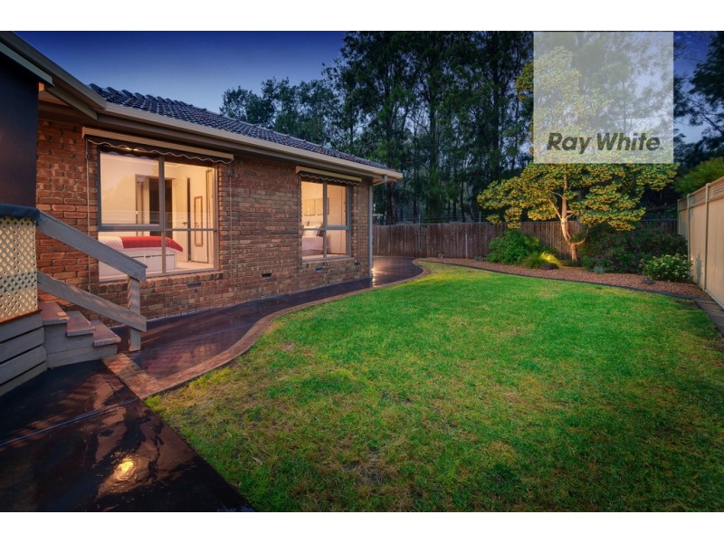 17 Grevillia Drive, Mill Park VIC 3082