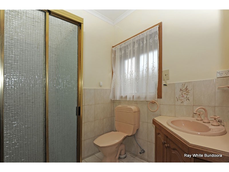 100 Centenary Drive, Mill Park VIC 3082